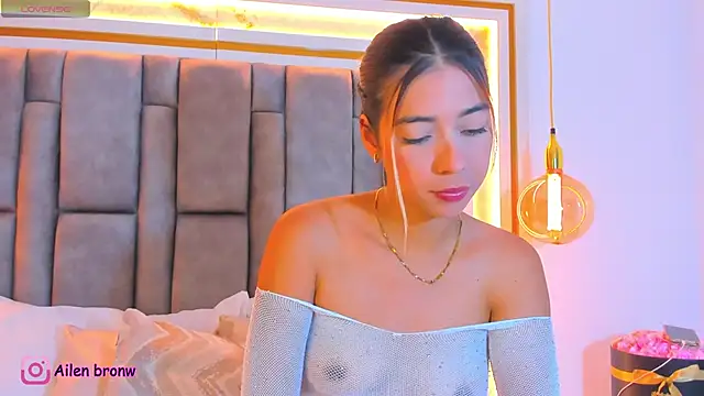 Snapshot of elianabrown chatting on October 28, 9:50 pm elianabrown online show from October 28, 9:50 pm