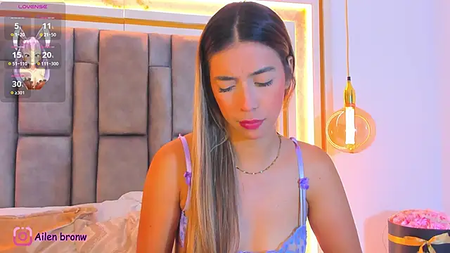 Snapshot of elianabrown chatting on November 5, 10:54 pm elianabrown online show from November 5, 10:54 pm