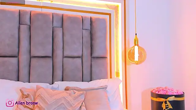 Snapshot of elianabrown chatting on November 7, 9:37 pm elianabrown online show from November 7, 9:37 pm