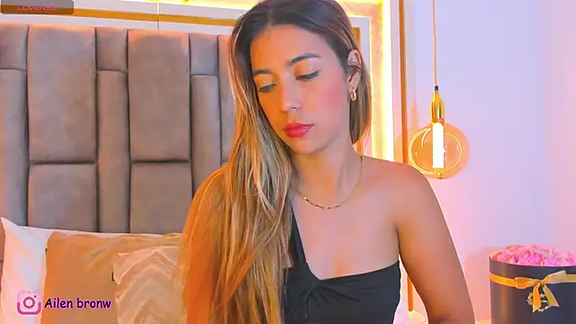 Snapshot of elianabrown chatting on November 13, 10:52 pm elianabrown online show from November 13, 10:52 pm