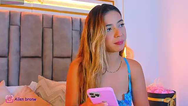 Snapshot of elianabrown chatting on November 25, 10:54 pm elianabrown online show from November 25, 10:54 pm