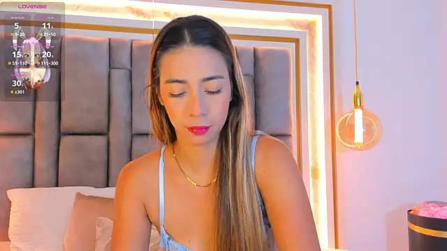 Snapshot of elianabrown chatting on December 2, 10:05 pm elianabrown online show from December 2, 10:05 pm