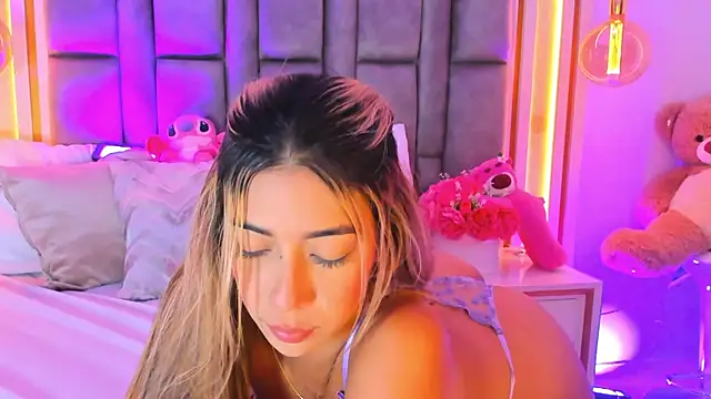 Snapshot of elianabrown chatting on July 19, 1:20 am elianabrown online show from July 19, 1:20 am