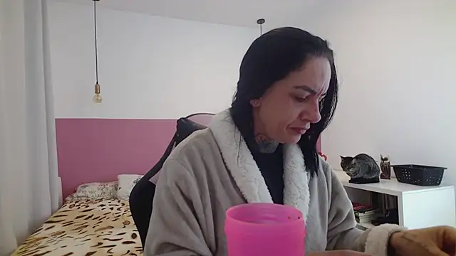 Snapshot of YasmimBrasil chatting on July 7, 6:05 am YasmimBrasil online show from July 7, 6:05 am