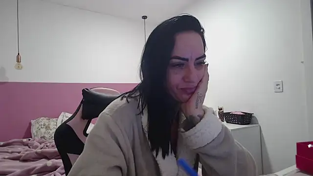 Snapshot of YasmimBrasil chatting on July 22, 7:11 am YasmimBrasil online show from July 22, 7:11 am