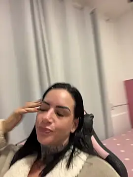 Snapshot of YasmimBrasil chatting on August 3, 5:28 am YasmimBrasil online show from August 3, 5:28 am