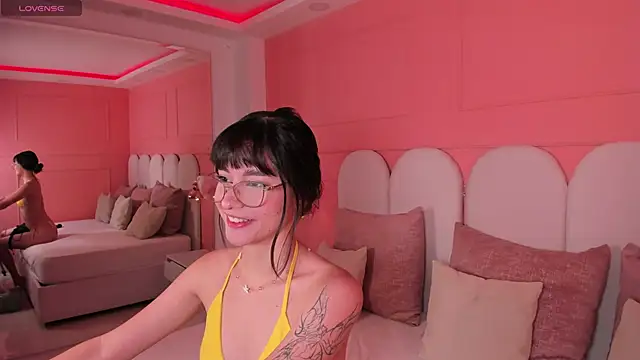 emilly williams  online show from December 3, 5:01 pm