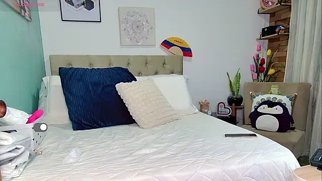yanella fire online show from July 5, 1:18 pm