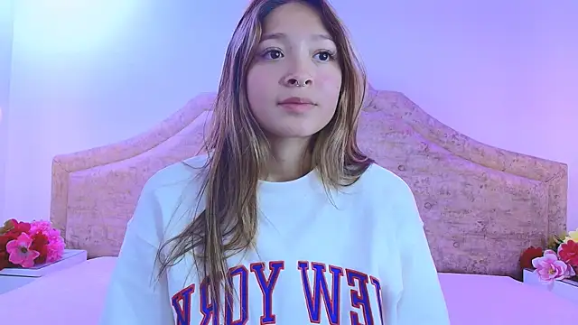 Victoria Adams14 online show from February 7, 2:04 pm