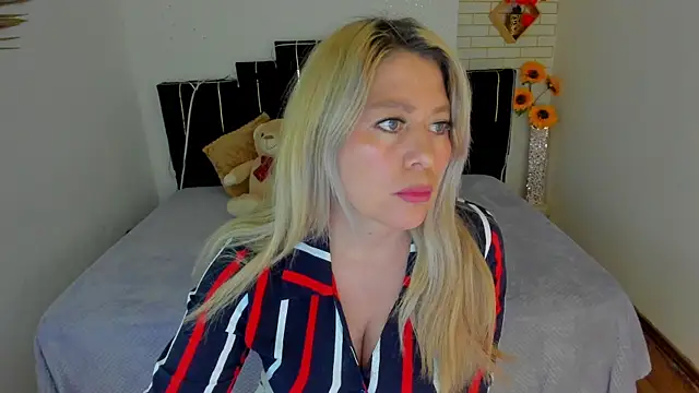 Snapshot of arisha_katy1 chatting on January 26, 3:48 am arisha katy1 online show from January 26, 3:48 am