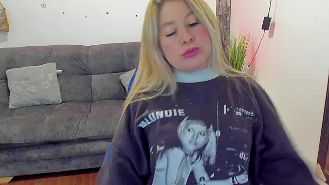 Snapshot of arisha_katy1 chatting on January 31, 11:24 pm arisha katy1 online show from January 31, 11:24 pm