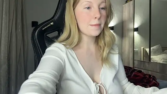 Snapshot of x_ivy_x chatting on December 10, 4:27 pm x ivy x online show from December 10, 4:27 pm