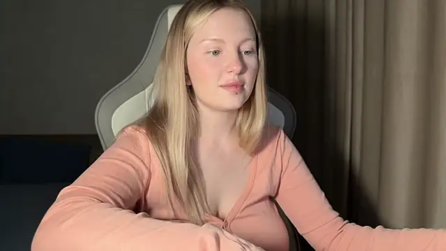 Snapshot of x_ivy_x chatting on November 12, 4:51 pm x ivy x online show from November 12, 4:51 pm