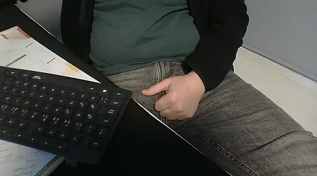 Snapshot of Koraymoray15 chatting on February 28, 2:42 pm Koraymoray15 online show from February 28, 2:42 pm