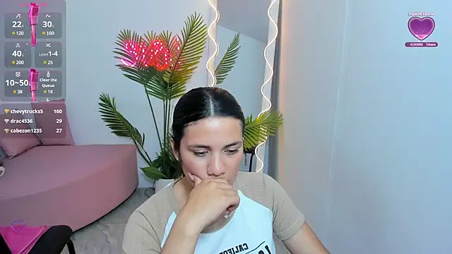 Snapshot of Chiara_tay chatting on January 14, 2:19 am Chiara tay online show from January 14, 2:19 am
