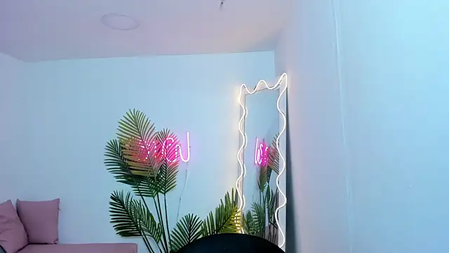 Snapshot of Chiara_tay chatting on January 18, 7:15 pm Chiara tay online show from January 18, 7:15 pm
