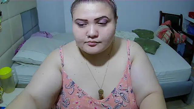 Snapshot of Jones_alexia chatting on June 4, 3:45 am Jones alexia online show from June 4, 3:45 am