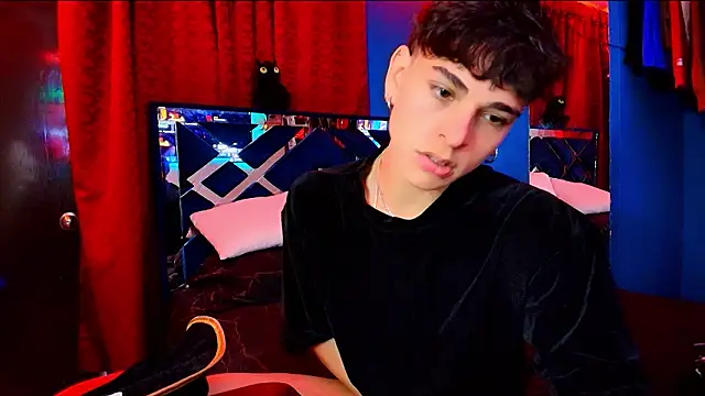 Luke Howland online show from February 4, 2:17 am