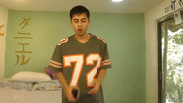 danielitopapuu online show from July 16, 3:29 pm