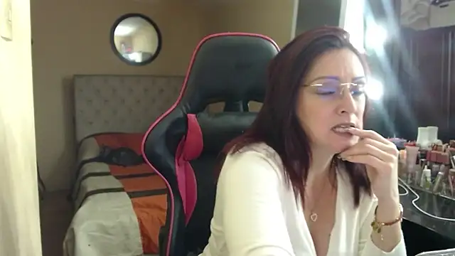 Carol Scottt online show from April 27, 7:01 pm