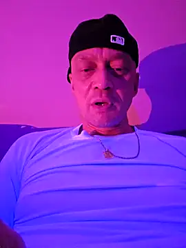 Snapshot of McdyllanXX chatting on March 3, 10:42 pm McdyllanXX online show from March 3, 10:42 pm