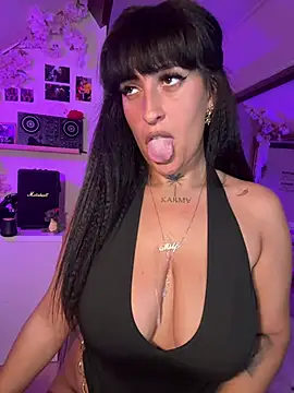 CarolaDrago online show from May 6, 7:41 pm