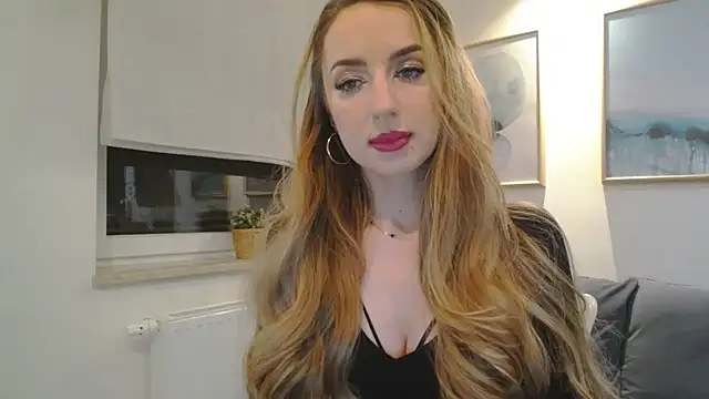 JulietteDiamond online show from February 9, 9:39 pm