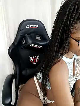 Snapshot of charmainexxx chatting on September 27, 3:50 pm charmainexxx online show from September 27, 3:50 pm