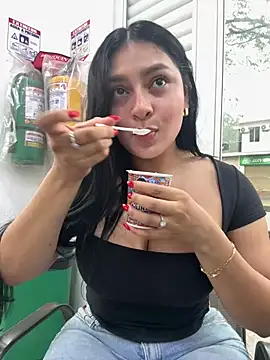 Snapshot of sarasoto_1 chatting on February 23, 10:42 pm sarasoto 1 online show from February 23, 10:42 pm