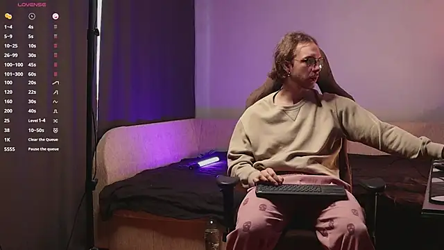 pleasure8869 online show from March 17, 4:29 am