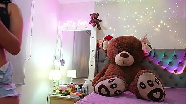 Tiana sanders online show from December 16, 2:04 am