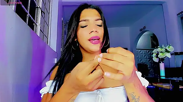 Snapshot of Oficial_angela chatting on December 18, 10:08 am Oficial angela online show from December 18, 10:08 am