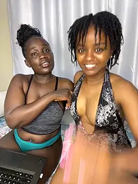 Snapshot of Doublefreaks chatting on October 30, 12:12 am Doublefreaks online show from October 30, 12:12 am