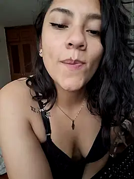 Snapshot of Thaliacooper_ chatting on December 17, 7:04 pm Thaliacooper online show from December 17, 7:04 pm