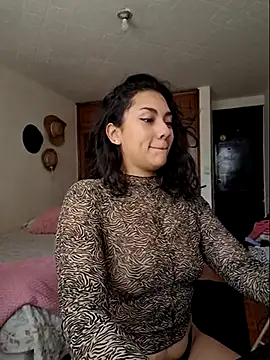 Snapshot of Thaliacooper_ chatting on February 24, 4:47 pm Thaliacooper online show from February 24, 4:47 pm