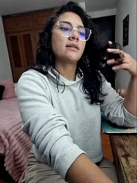 Snapshot of Thaliacooper_ chatting on September 15, 12:21 am Thaliacooper online show from September 15, 12:21 am