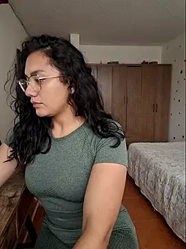 Snapshot of Thaliacooper_ chatting on October 29, 5:36 pm Thaliacooper online show from October 29, 5:36 pm