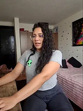 Snapshot of Thaliacooper_ chatting on May 26, 4:58 pm Thaliacooper online show from May 26, 4:58 pm