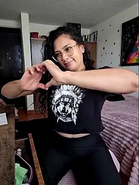 Snapshot of Thaliacooper_ chatting on June 11, 5:33 pm Thaliacooper online show from June 11, 5:33 pm