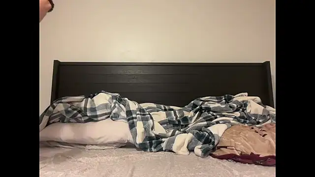 QueenLolaX online show from October 8, 3:15 am