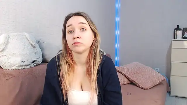 lovely hayley online show from February 2, 9:35 pm