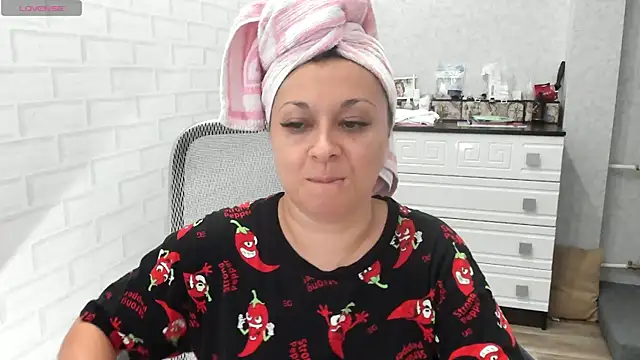 Snapshot of TeasyLana chatting on August 6, 8:16 am TeasyLana online show from August 6, 8:16 am