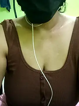 Snapshot of Aishu-tamil09 chatting on December 17, 6:35 am Aishu-tamil09 online show from December 17, 6:35 am