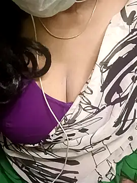 Snapshot of Aishu-tamil09 chatting on January 25, 5:51 pm Aishu-tamil09 online show from January 25, 5:51 pm