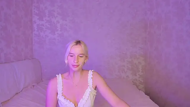 Snapshot of Amanda054 chatting on September 10, 1:00 pm Amanda054 online show from September 10, 1:00 pm