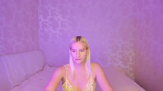 Snapshot of Amanda054 chatting on October 1, 9:59 am Amanda054 online show from October 1, 9:59 am