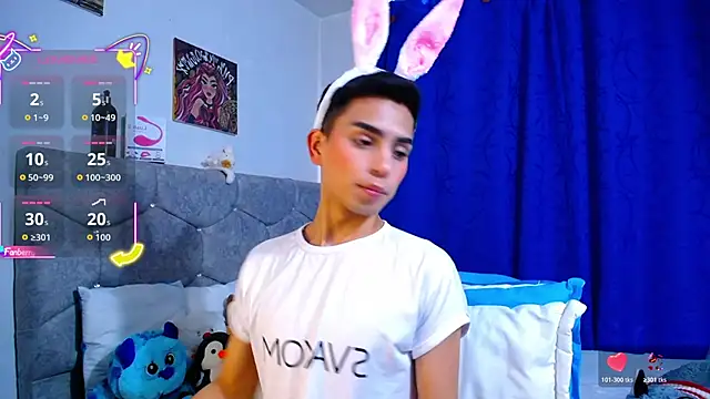 Snapshot of OwenBluee chatting on October 28, 6:43 pm OwenBluee online show from October 28, 6:43 pm