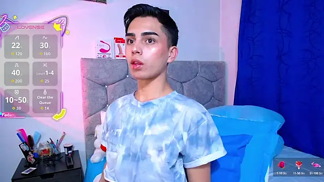 Snapshot of OwenBluee chatting on November 11, 6:24 am OwenBluee online show from November 11, 6:24 am