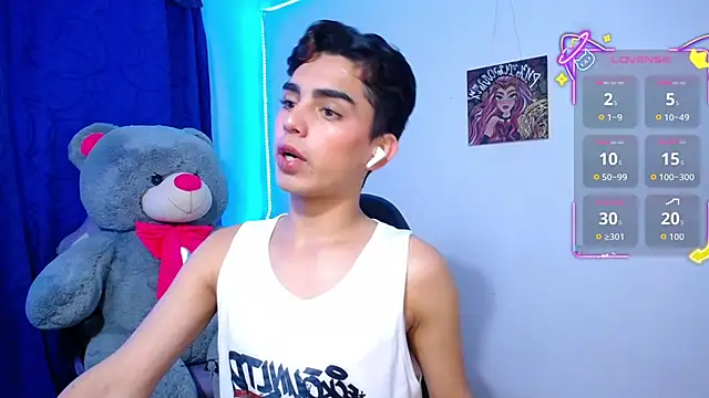 OwenBluee online show from May 8, 5:07 pm