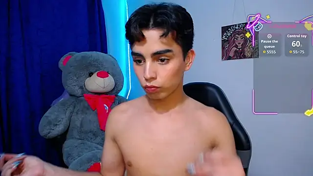 OwenBluee online show from May 12, 7:49 am